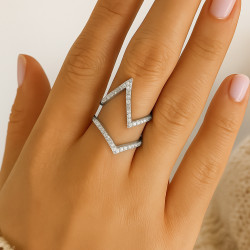 Crown Sterling Silver Ring with Rhodium Plating and Cubic Zirconia – Elegant Design